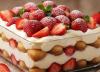 طرز تهیه تیرامیسو توت فرنگی؛ دسر مجلسی بدون احتیاج به فر